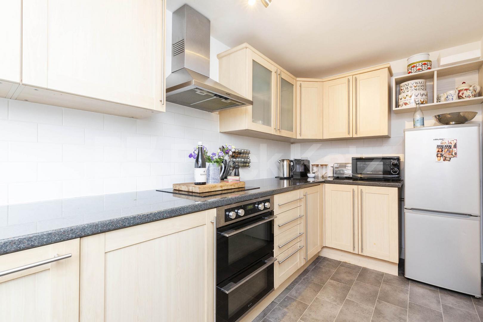 Spacious split level three bedroom flat set within a small purpose built block Crayford Road, Holloway